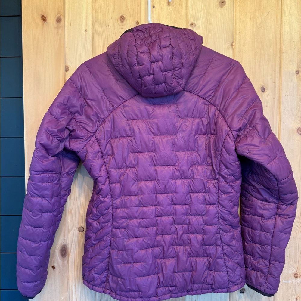 Patagonia Women's Plum Micro Puff Hoody - Picture 2 of 9